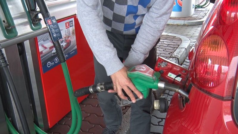 Spotřeba pohonných hmot v Česku citelně stoupla. Vyšším cenám navzdory